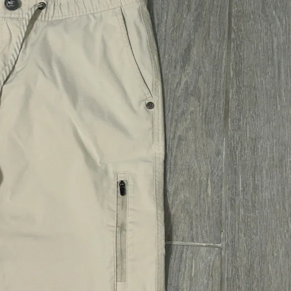 LIKE NEW! Women's Vuori Ripstop Tan Pants - SMALL - Picture 10 of 11